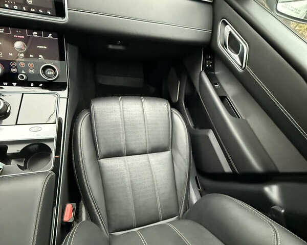 Белый Ленд Ровер Рендж Ровер Велар, объемом двигателя 2 л и пробегом 87 тыс. км за 33300 $, фото 18 на Automoto.ua