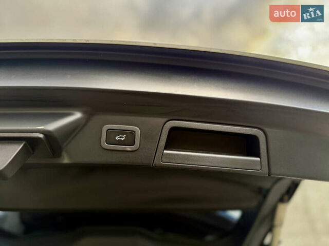 Белый Ленд Ровер Рендж Ровер Велар, объемом двигателя 2 л и пробегом 134 тыс. км за 33999 $, фото 63 на Automoto.ua