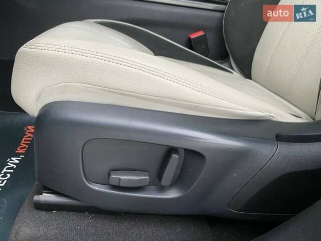 Білий Ленд Ровер Рендж Ровер Велар, об'ємом двигуна 2 л та пробігом 78 тис. км за 35900 $, фото 16 на Automoto.ua