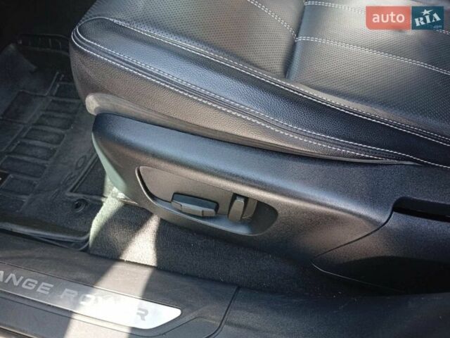 Белый Ленд Ровер Рендж Ровер Велар, объемом двигателя 2 л и пробегом 109 тыс. км за 31000 $, фото 17 на Automoto.ua
