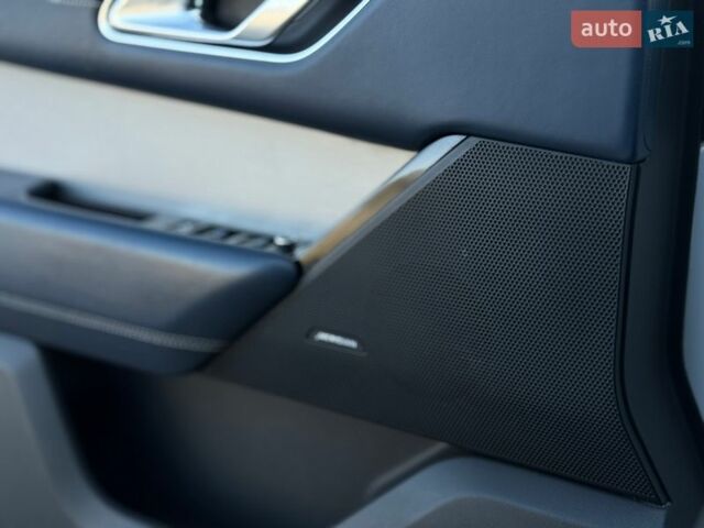 Белый Ленд Ровер Рендж Ровер Велар, объемом двигателя 2 л и пробегом 134 тыс. км за 29999 $, фото 89 на Automoto.ua