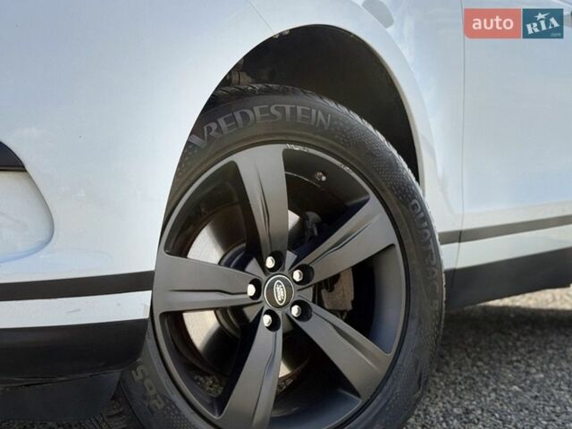 Білий Ленд Ровер Рендж Ровер Велар, об'ємом двигуна 2 л та пробігом 134 тис. км за 28999 $, фото 30 на Automoto.ua