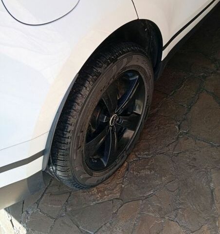 Белый Ленд Ровер Рендж Ровер Велар, объемом двигателя 2 л и пробегом 109 тыс. км за 31000 $, фото 52 на Automoto.ua