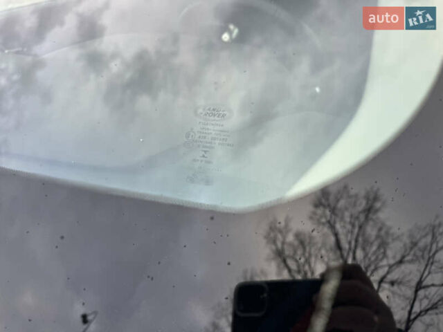 Ленд Ровер Рендж Ровер Велар 2017 в Киеве на Automoto.ua Белый Ленд Ровер Рендж Ровер Велар, объемом двигателя 2 л и пробегом 105 тыс. км за 32900 $, фото 41 на Automoto.ua