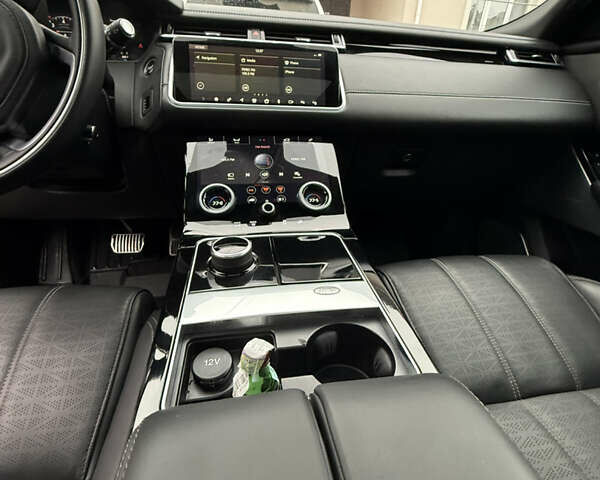 Белый Ленд Ровер Рендж Ровер Велар, объемом двигателя 2 л и пробегом 87 тыс. км за 33300 $, фото 17 на Automoto.ua