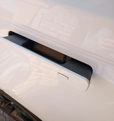 Белый Ленд Ровер Рендж Ровер Велар, объемом двигателя 2 л и пробегом 109 тыс. км за 31000 $, фото 42 на Automoto.ua