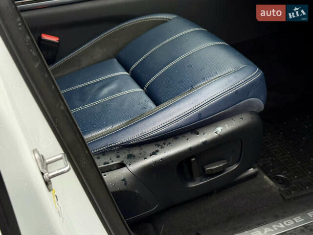 Белый Ленд Ровер Рендж Ровер Велар, объемом двигателя 2 л и пробегом 130 тыс. км за 32500 $, фото 67 на Automoto.ua