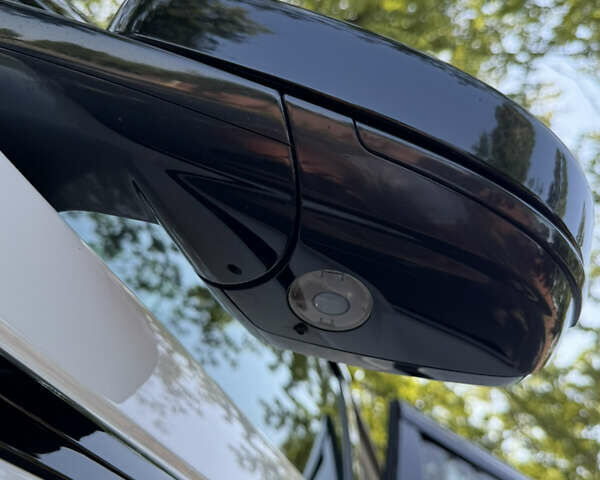 Белый Ленд Ровер Рендж Ровер Велар, объемом двигателя 2 л и пробегом 124 тыс. км за 32300 $, фото 28 на Automoto.ua