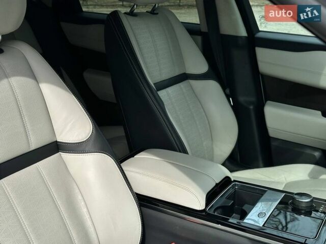 Белый Ленд Ровер Рендж Ровер Велар, объемом двигателя 2.99 л и пробегом 106 тыс. км за 39900 $, фото 41 на Automoto.ua