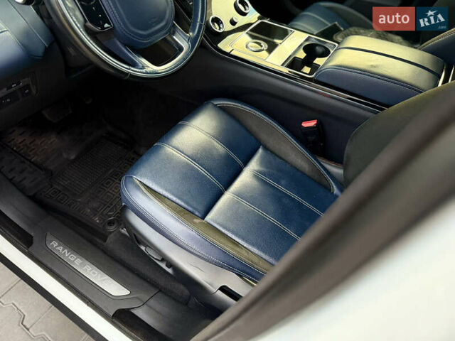 Белый Ленд Ровер Рендж Ровер Велар, объемом двигателя 2 л и пробегом 134 тыс. км за 33999 $, фото 52 на Automoto.ua