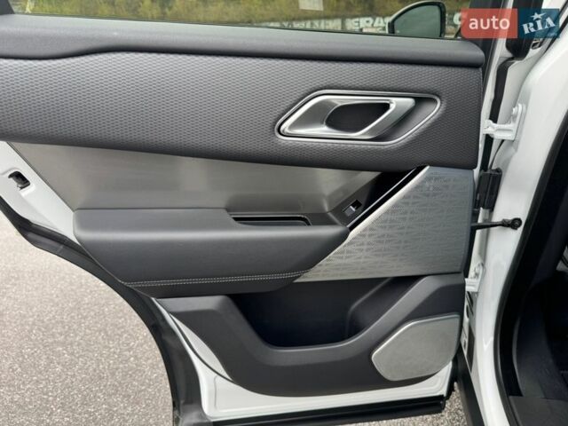 Белый Ленд Ровер Рендж Ровер Велар, объемом двигателя 3 л и пробегом 93 тыс. км за 33000 $, фото 15 на Automoto.ua