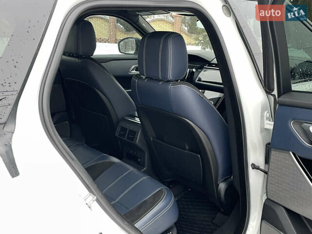 Белый Ленд Ровер Рендж Ровер Велар, объемом двигателя 2 л и пробегом 155 тыс. км за 29500 $, фото 25 на Automoto.ua