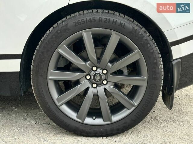 Белый Ленд Ровер Рендж Ровер Велар, объемом двигателя 2.99 л и пробегом 106 тыс. км за 39900 $, фото 11 на Automoto.ua