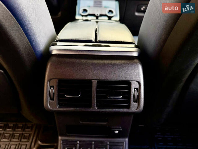 Белый Ленд Ровер Рендж Ровер Велар, объемом двигателя 2 л и пробегом 134 тыс. км за 33999 $, фото 72 на Automoto.ua