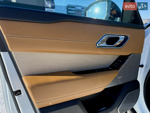 Белый Ленд Ровер Рендж Ровер Велар, объемом двигателя 2 л и пробегом 148 тыс. км за 36700 $, фото 17 на Automoto.ua