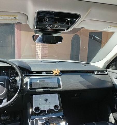 Белый Ленд Ровер Рендж Ровер Велар, объемом двигателя 2 л и пробегом 109 тыс. км за 31000 $, фото 4 на Automoto.ua