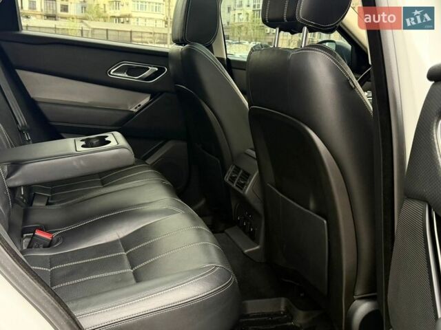 Білий Ленд Ровер Рендж Ровер Велар, об'ємом двигуна 2 л та пробігом 110 тис. км за 38500 $, фото 30 на Automoto.ua