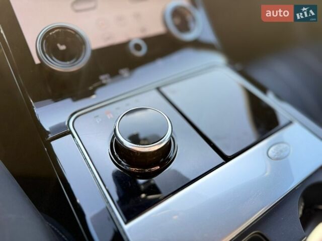 Белый Ленд Ровер Рендж Ровер Велар, объемом двигателя 2 л и пробегом 134 тыс. км за 29999 $, фото 96 на Automoto.ua