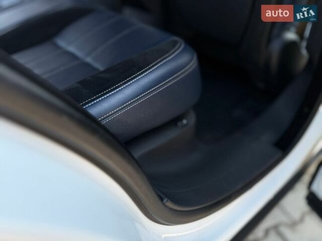 Белый Ленд Ровер Рендж Ровер Велар, объемом двигателя 2 л и пробегом 134 тыс. км за 29999 $, фото 76 на Automoto.ua