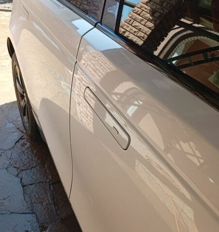 Белый Ленд Ровер Рендж Ровер Велар, объемом двигателя 2 л и пробегом 109 тыс. км за 31000 $, фото 47 на Automoto.ua