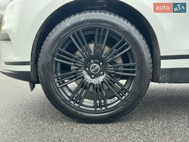 Белый Ленд Ровер Рендж Ровер Велар, объемом двигателя 3 л и пробегом 93 тыс. км за 33000 $, фото 9 на Automoto.ua