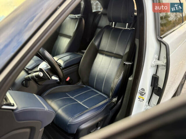 Белый Ленд Ровер Рендж Ровер Велар, объемом двигателя 2 л и пробегом 134 тыс. км за 33999 $, фото 55 на Automoto.ua