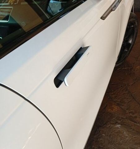 Белый Ленд Ровер Рендж Ровер Велар, объемом двигателя 2 л и пробегом 109 тыс. км за 31000 $, фото 45 на Automoto.ua