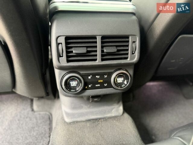 Белый Ленд Ровер Рендж Ровер Велар, объемом двигателя 2 л и пробегом 92 тыс. км за 35300 $, фото 12 на Automoto.ua