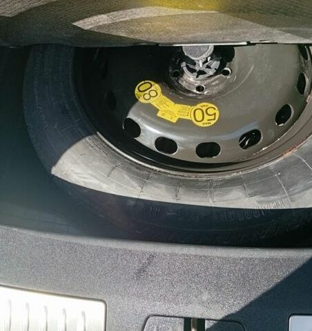 Белый Ленд Ровер Рендж Ровер Велар, объемом двигателя 2 л и пробегом 109 тыс. км за 31000 $, фото 41 на Automoto.ua