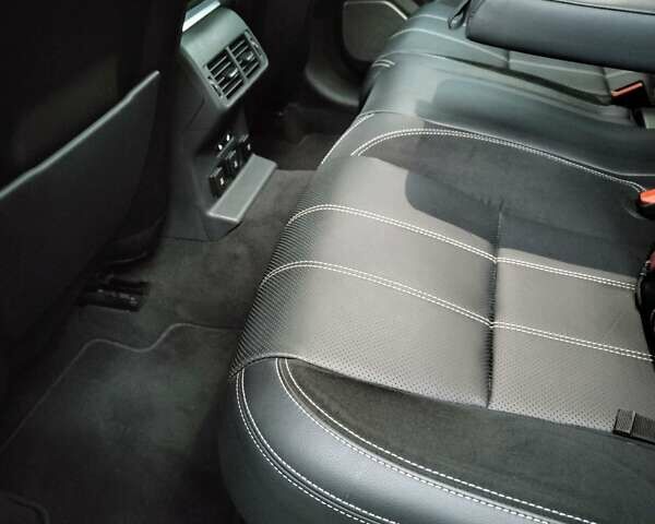 Белый Ленд Ровер Рендж Ровер Велар, объемом двигателя 3 л и пробегом 33 тыс. км за 42300 $, фото 28 на Automoto.ua