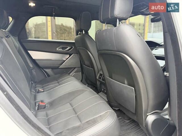 Білий Ленд Ровер Рендж Ровер Велар, об'ємом двигуна 2 л та пробігом 208 тис. км за 29999 $, фото 17 на Automoto.ua