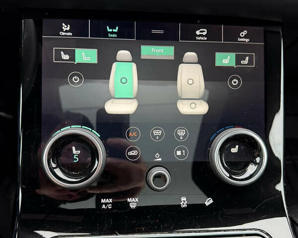 Белый Ленд Ровер Рендж Ровер Велар, объемом двигателя 2 л и пробегом 87 тыс. км за 33300 $, фото 41 на Automoto.ua