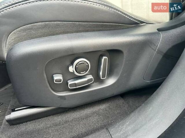 Белый Ленд Ровер Рендж Ровер Велар, объемом двигателя 2.99 л и пробегом 106 тыс. км за 43900 $, фото 14 на Automoto.ua