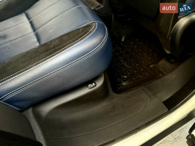 Белый Ленд Ровер Рендж Ровер Велар, объемом двигателя 2 л и пробегом 134 тыс. км за 33999 $, фото 66 на Automoto.ua