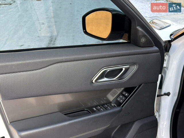 Білий Ленд Ровер Рендж Ровер Велар, об'ємом двигуна 2 л та пробігом 88 тис. км за 35900 $, фото 8 на Automoto.ua