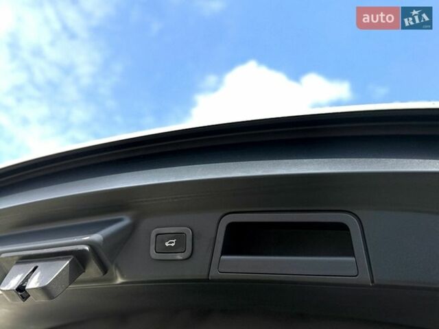 Білий Ленд Ровер Рендж Ровер Велар, об'ємом двигуна 2 л та пробігом 134 тис. км за 28999 $, фото 54 на Automoto.ua