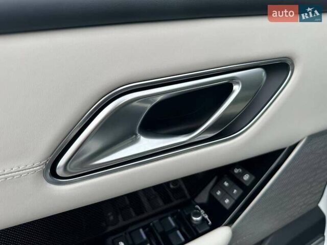 Белый Ленд Ровер Рендж Ровер Велар, объемом двигателя 2.99 л и пробегом 106 тыс. км за 43900 $, фото 11 на Automoto.ua