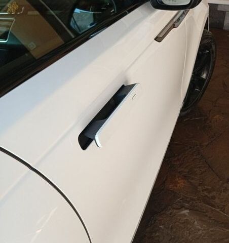 Белый Ленд Ровер Рендж Ровер Велар, объемом двигателя 2 л и пробегом 109 тыс. км за 31000 $, фото 49 на Automoto.ua