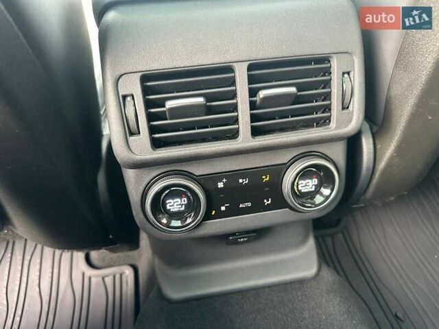 Белый Ленд Ровер Рендж Ровер Велар, объемом двигателя 2.99 л и пробегом 106 тыс. км за 43900 $, фото 23 на Automoto.ua