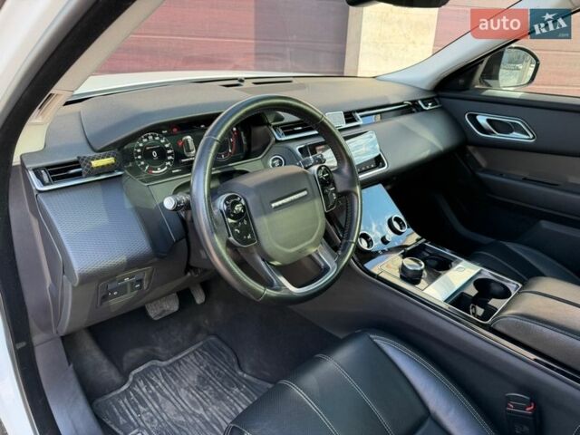 Белый Ленд Ровер Рендж Ровер Велар, объемом двигателя 2 л и пробегом 90 тыс. км за 33900 $, фото 13 на Automoto.ua