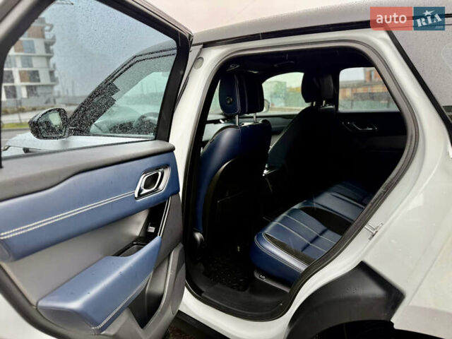 Белый Ленд Ровер Рендж Ровер Велар, объемом двигателя 2 л и пробегом 134 тыс. км за 29500 $, фото 53 на Automoto.ua