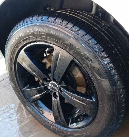 Белый Ленд Ровер Рендж Ровер Велар, объемом двигателя 2 л и пробегом 109 тыс. км за 31000 $, фото 75 на Automoto.ua