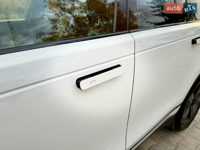 Белый Ленд Ровер Рендж Ровер Велар, объемом двигателя 2 л и пробегом 134 тыс. км за 33999 $, фото 47 на Automoto.ua