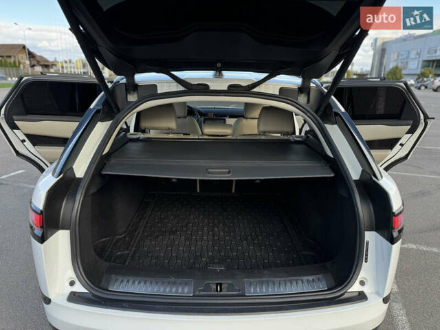 Белый Ленд Ровер Рендж Ровер Велар, объемом двигателя 2 л и пробегом 188 тыс. км за 28700 $, фото 26 на Automoto.ua