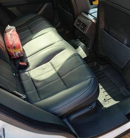 Белый Ленд Ровер Рендж Ровер Велар, объемом двигателя 2 л и пробегом 109 тыс. км за 31000 $, фото 62 на Automoto.ua