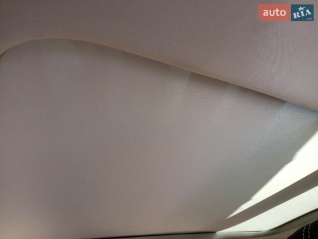 Белый Ленд Ровер Рендж Ровер Велар, объемом двигателя 2 л и пробегом 109 тыс. км за 31000 $, фото 64 на Automoto.ua