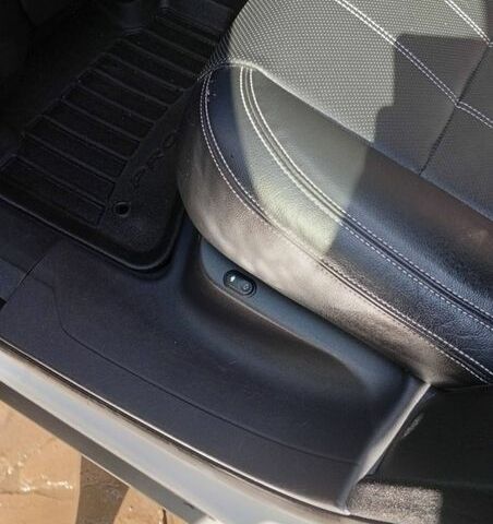 Белый Ленд Ровер Рендж Ровер Велар, объемом двигателя 2 л и пробегом 109 тыс. км за 31000 $, фото 110 на Automoto.ua