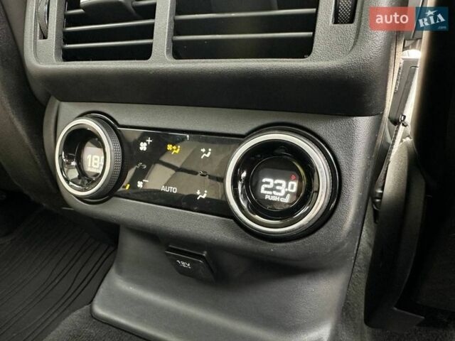 Белый Ленд Ровер Рендж Ровер Велар, объемом двигателя 2.99 л и пробегом 106 тыс. км за 39900 $, фото 40 на Automoto.ua