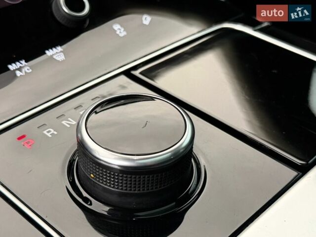 Білий Ленд Ровер Рендж Ровер Велар, об'ємом двигуна 2 л та пробігом 110 тис. км за 38500 $, фото 44 на Automoto.ua