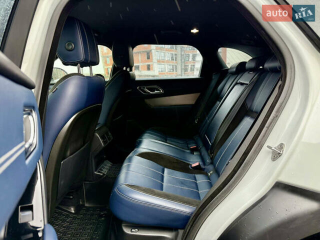 Белый Ленд Ровер Рендж Ровер Велар, объемом двигателя 2 л и пробегом 130 тыс. км за 32500 $, фото 51 на Automoto.ua